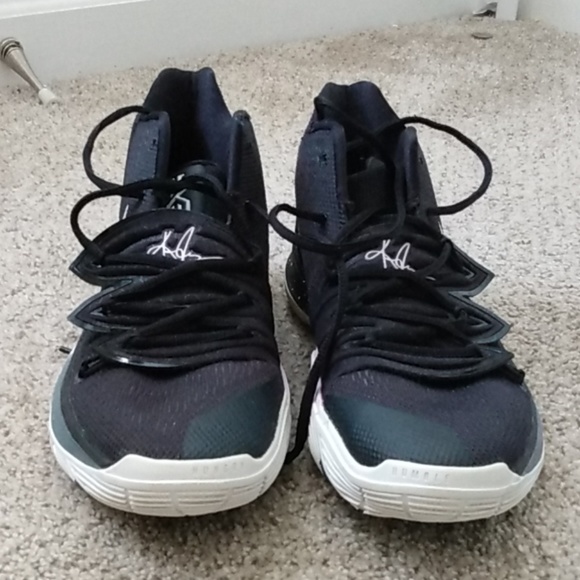 black kyrie 5s